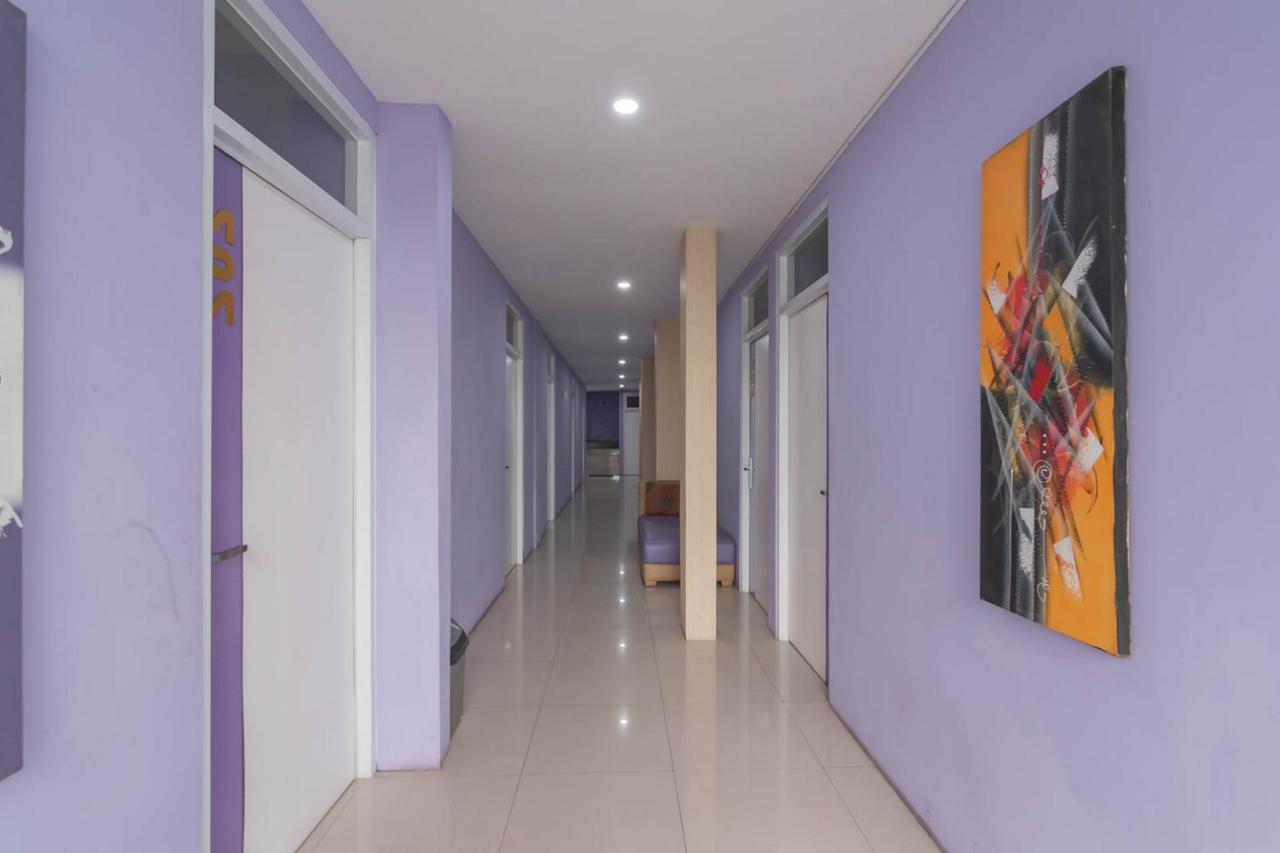 Reddoorz @ Gatot Subroto Street Bandung 3 Hotel Exterior photo