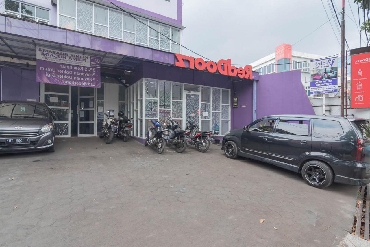 Reddoorz @ Gatot Subroto Street Bandung 3 Hotel Exterior photo