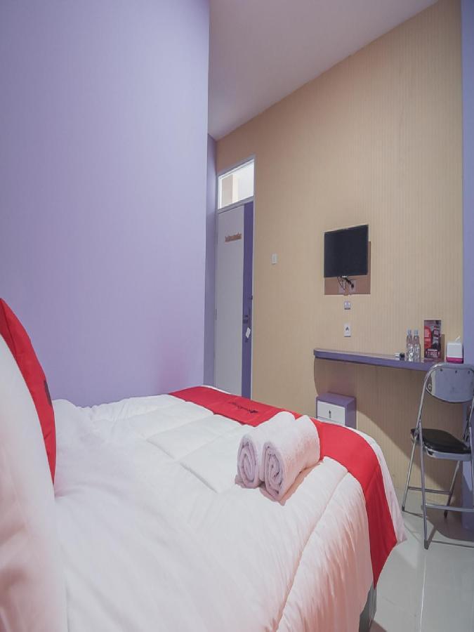 Reddoorz @ Gatot Subroto Street Bandung 3 Hotel Exterior photo