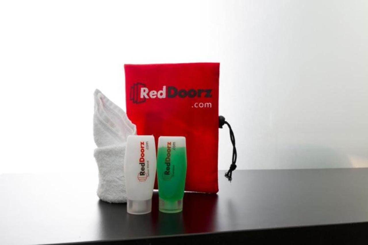 Reddoorz @ Gatot Subroto Street Bandung 3 Hotel Exterior photo