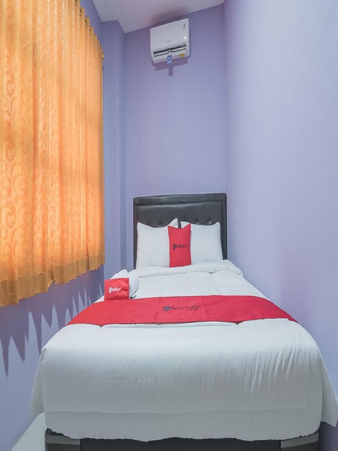 Reddoorz @ Gatot Subroto Street Bandung 3 Hotel Exterior photo