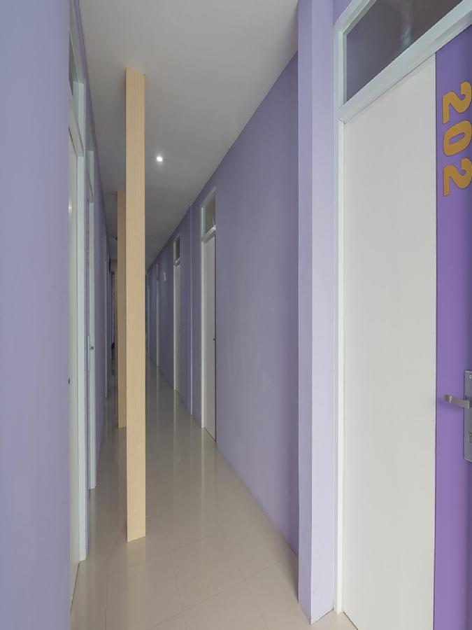 Reddoorz @ Gatot Subroto Street Bandung 3 Hotel Exterior photo